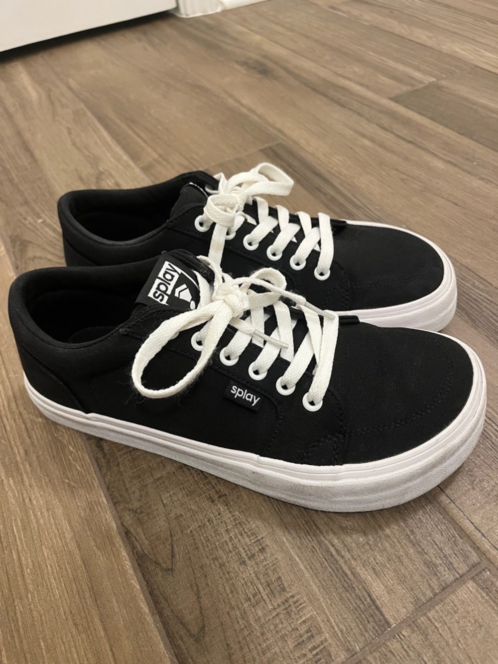 Splay- Never worn!! Men's Barefoot canvas sneakers